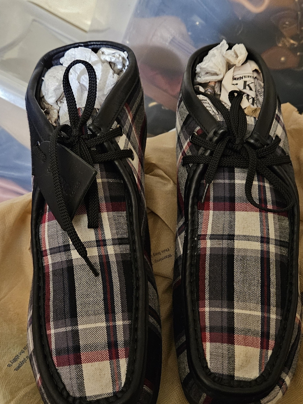British Walker New Castle Men's Plaid Chukka Boots - Black and Red